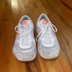 Nike air tennis shoes